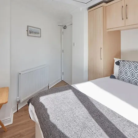 Apartment 2 At Khyber Lodge Holiday Apartments Whitby *