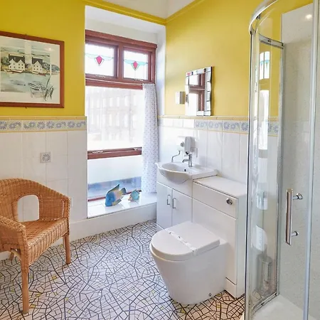 Apartment 2 At Khyber Lodge Holiday Apartments Whitby * Whitby